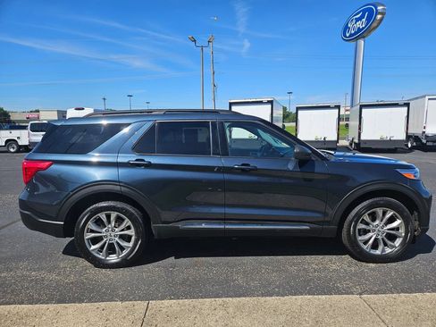 Used 2023 Ford Explorer XLT w/ Equipment Group 202A AWD/4WD image 5