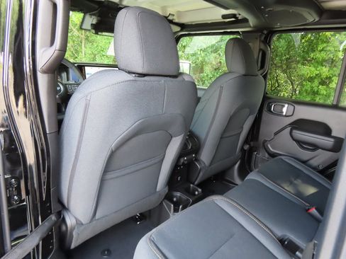 New 2025 Jeep Gladiator Willys image 23