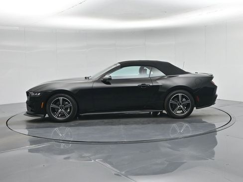 Used 2025 Ford Mustang Premium image 32