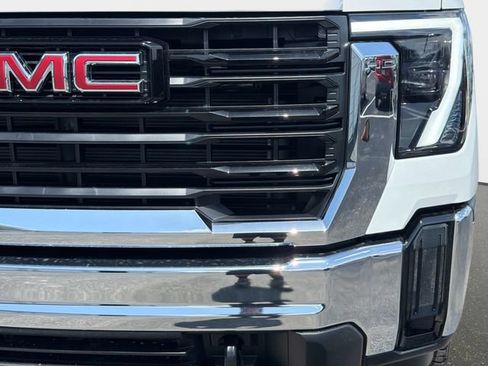 New 2026 GMC Sierra 2500 Pro w/ Convenience Package AWD/4WD image 9