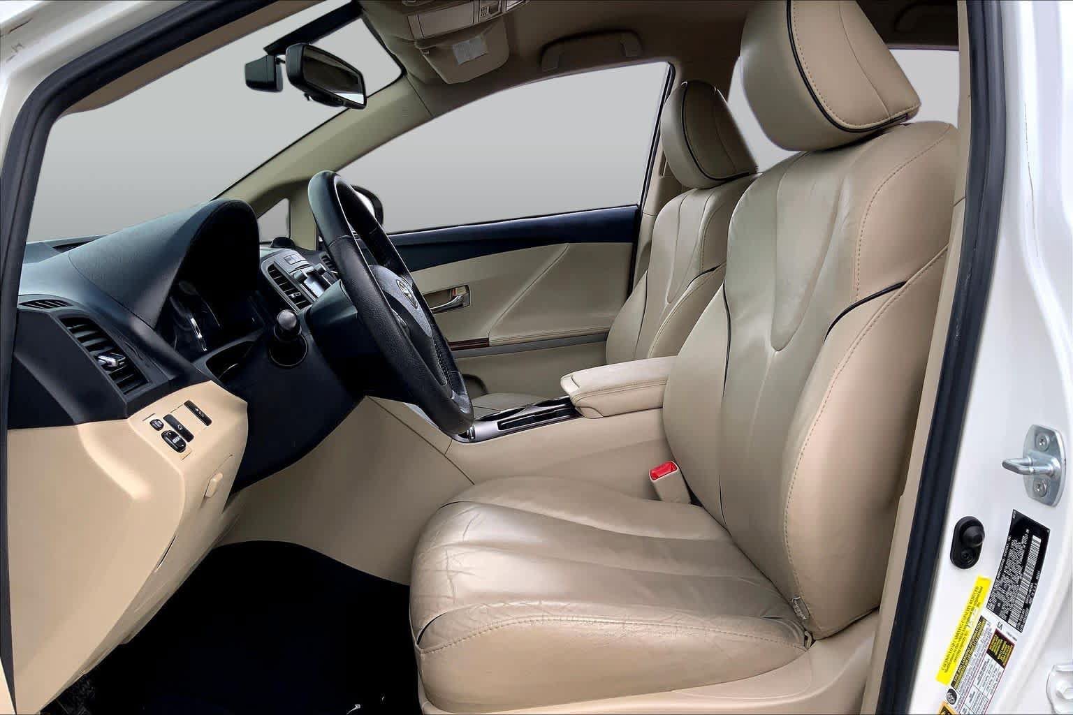 Used 2010 Toyota Venza AWD image 7