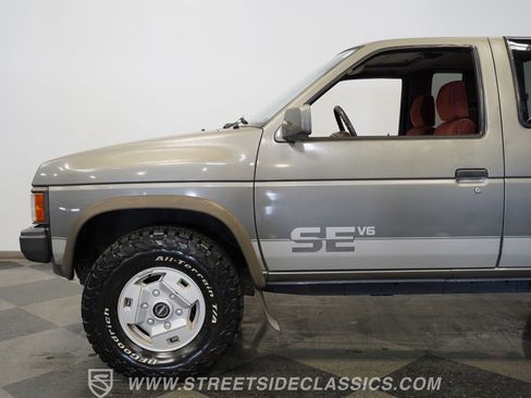 Used 1989 Nissan Pickup 4x4 King Cab V6 image 24