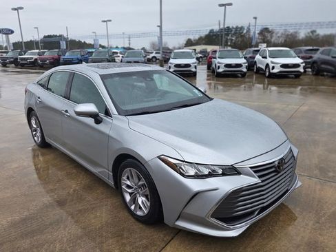 Used 2021 Toyota Avalon XLE image 9