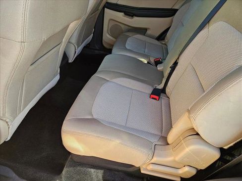 Used 2017 Ford Explorer XLT image 18