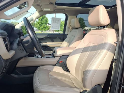 Used 2024 Ford Expedition Max Limited RWD image 2