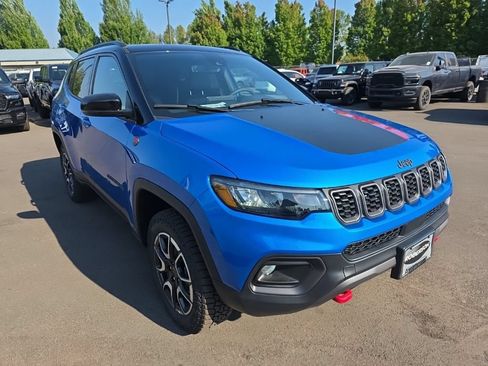 New 2026 Jeep Compass Trailhawk w/ Sun, Sound & Navigation Group AWD/4WD image 7
