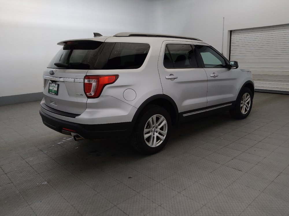Used 2018 Ford Explorer XLT AWD/4WD image 10