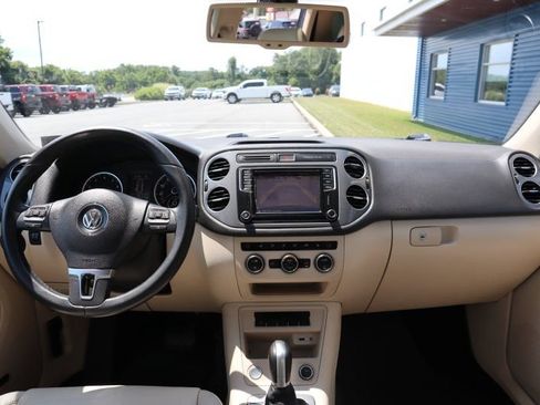 Used 2017 Volkswagen Tiguan SEL AWD/4WD image 12