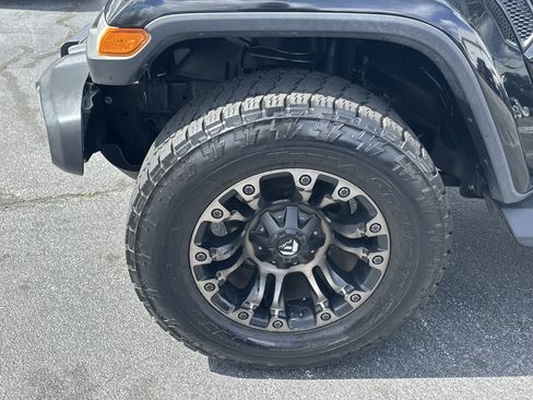 Used 2018 Jeep Wrangler Unlimited Sahara image 13