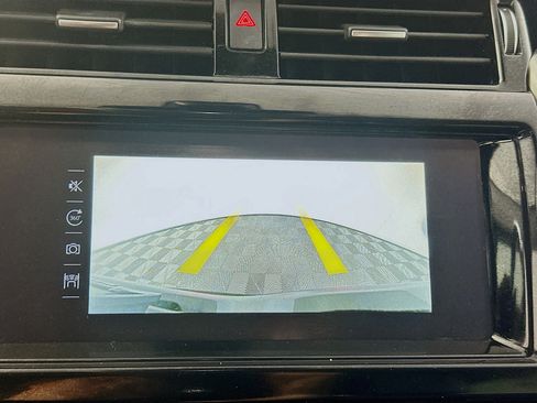 Used 2017 Land Rover Discovery HSE AWD/4WD image 23
