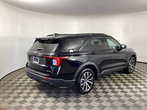Used 2025 Ford Explorer ST-Line AWD/4WD image 2