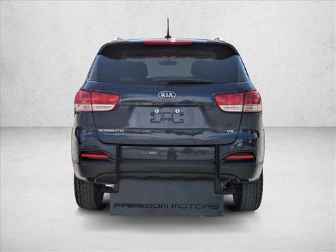 Used 2018 Kia Sorento FWD V6 image 9