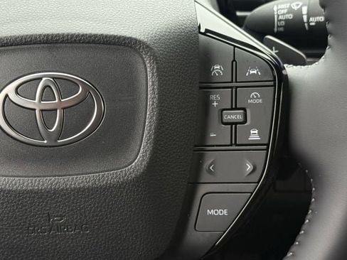 Used 2026 Toyota C-HR AWD/4WD image 15