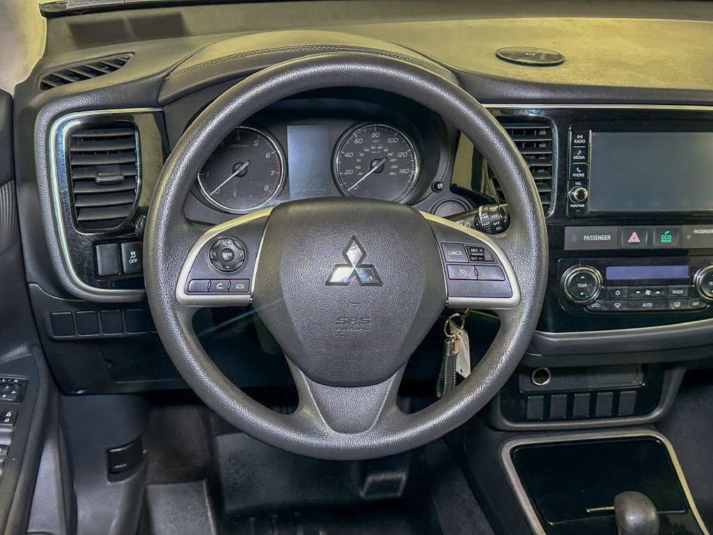 Used 2018 Mitsubishi Outlander AWD image 28