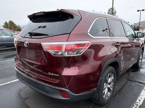 Used 2014 Toyota Highlander XLE image 2