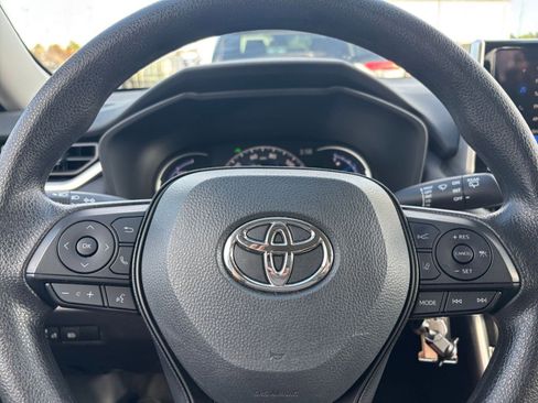 Used 2025 Toyota RAV4 LE image 29