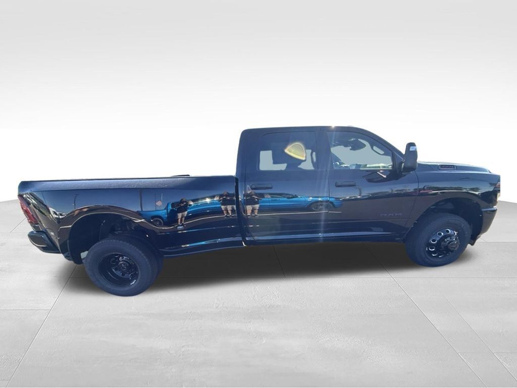 New 2027 RAM 3500 Big Horn AWD/4WD image 2