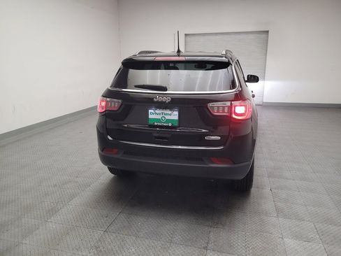 Used 2018 Jeep Compass Latitude w/ Popular Equipment Group FWD image 7