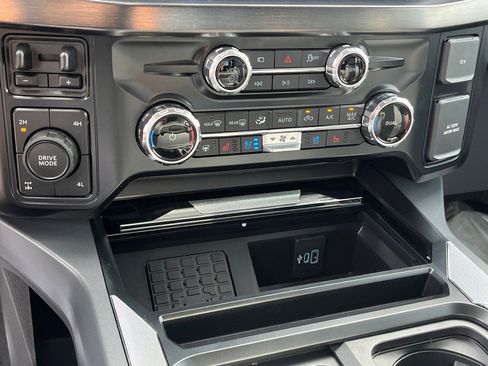 New 2025 Ford F250 Lariat w/ Black Appearance Package image 11