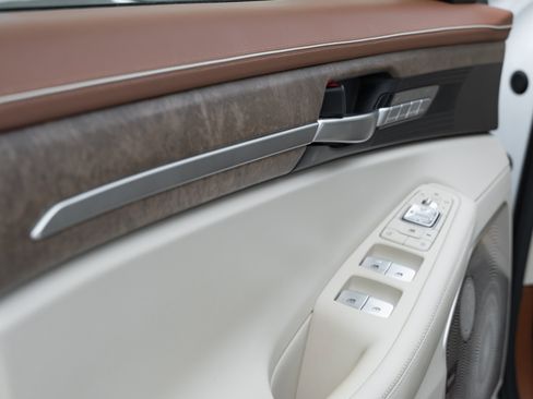 Used 2020 Genesis G90 3.3T Premium image 21