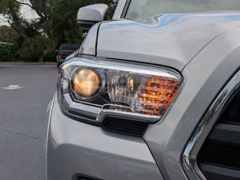 Used 2017 Toyota Tacoma SR5 w/ Tow Package RWD image 10