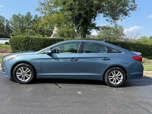 Used 2017 Hyundai Sonata SE FWD image 2