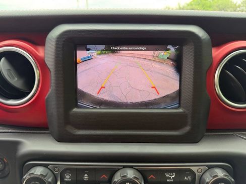 Used 2019 Jeep Wrangler Unlimited Rubicon w/ Cold Weather Group AWD/4WD image 10