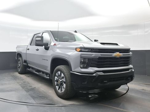 Used 2024 Chevrolet Silverado 2500 Custom w/ Custom Convenience Package AWD/4WD image 9
