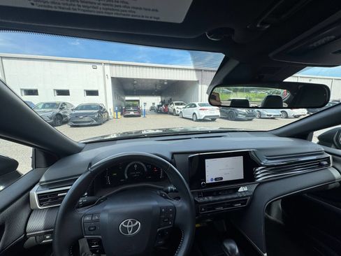 Used 2025 Toyota Camry SE FWD image 34