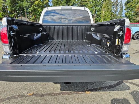 Used 2023 Toyota Tacoma TRD Off-Road w/ Black Out Package (TMS) AWD/4WD image 12