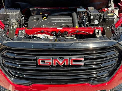 Used 2024 GMC Terrain SLE w/ Driver Convenience Package FWD image 27