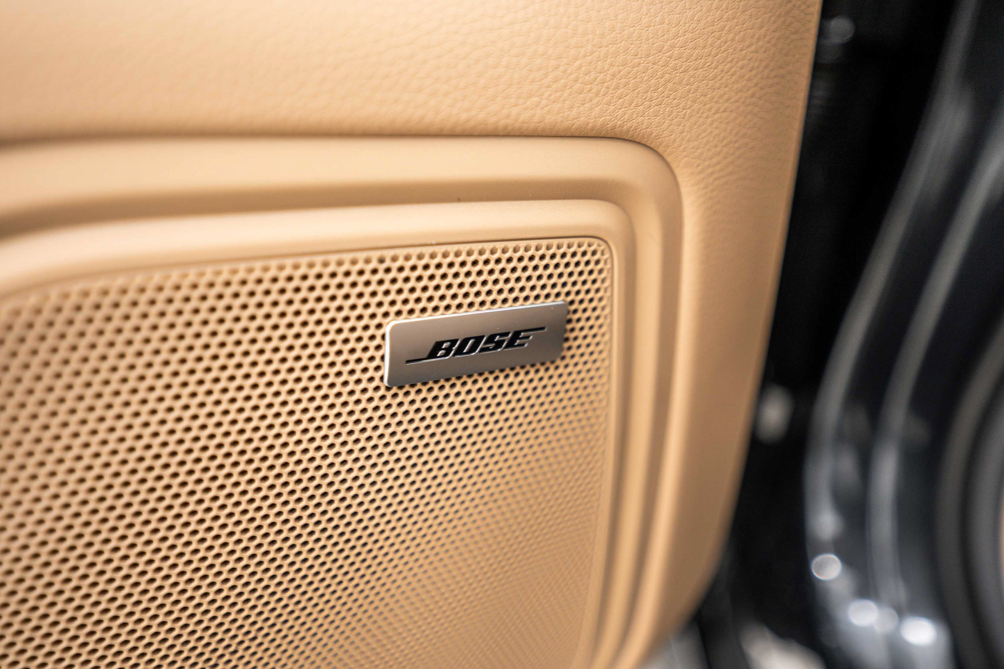 Certified 2025 Porsche Macan AWD/4WD image 17