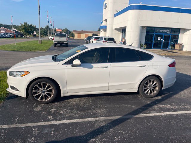 Used 2017 Ford Fusion SE FWD image 5