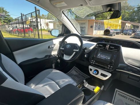 Used 2018 Toyota Prius Two w/ Prius Two Safety Plus Package FWD image 22
