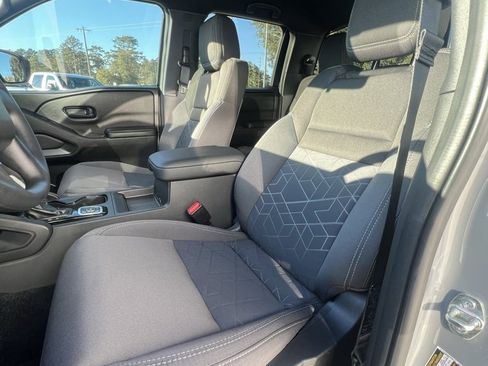 Used 2026 Nissan Frontier SV w/ Tow Package image 12