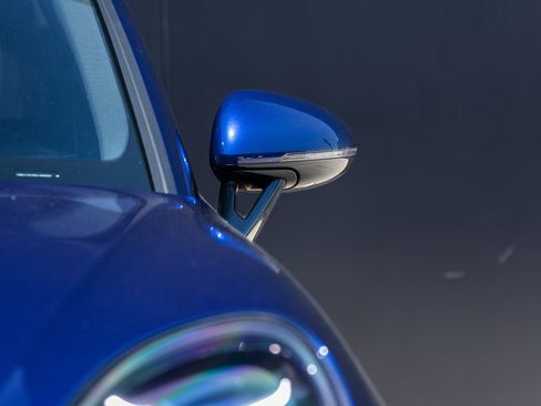 Certified 2022 Porsche Macan AWD/4WD image 18