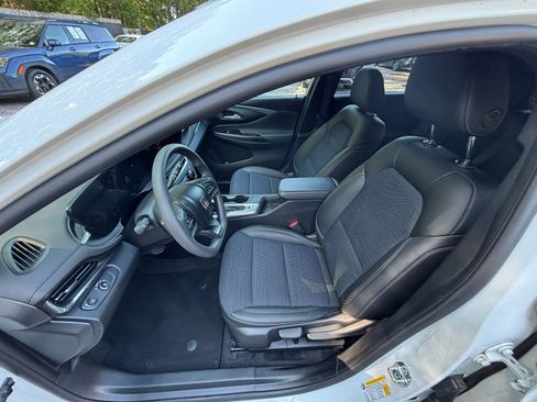 Used 2025 Buick Envista Preferred FWD image 27