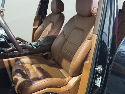 Used 2020 Porsche Cayenne S w/ Premium Package Plus image 20