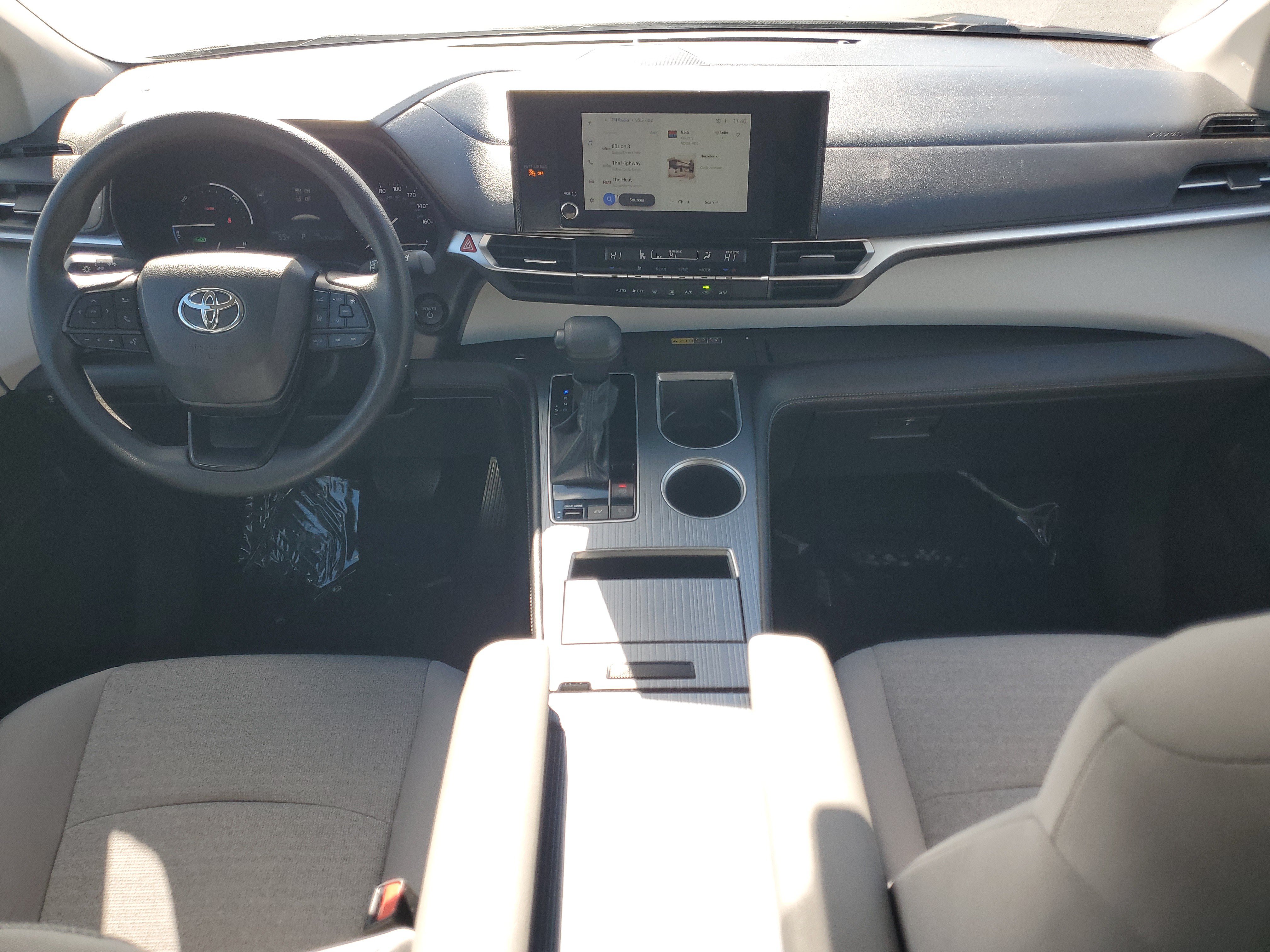 Certified 2025 Toyota Sienna LE FWD image 17