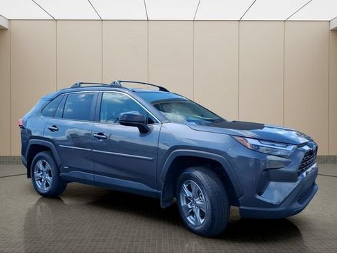 Used 2024 Toyota RAV4 LE AWD/4WD image 5