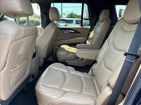 Used 2020 Cadillac Escalade Platinum RWD image 18