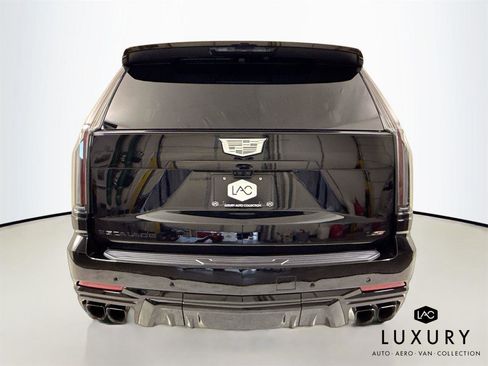 Used 2025 Cadillac Escalade ESV V w/ LPO, ONYX Package image 7