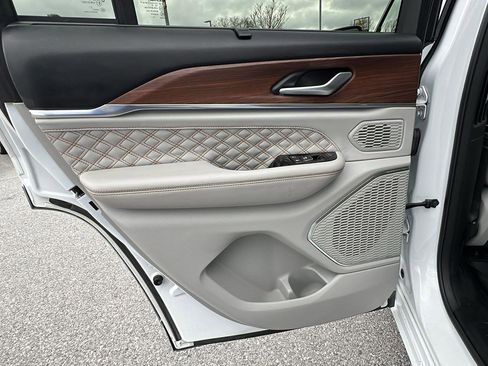 Used 2022 Jeep Grand Cherokee Summit w/ Adv Protech Group IV image 17