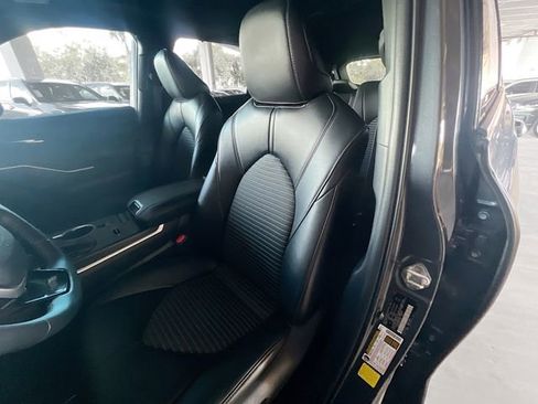 Used 2022 Toyota Highlander XSE FWD image 10