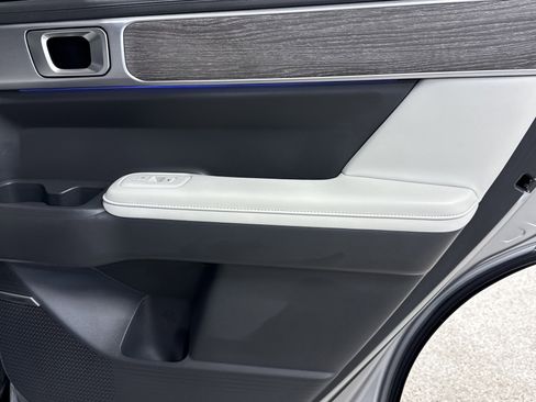 Used 2025 Hyundai Santa Fe Limited image 19