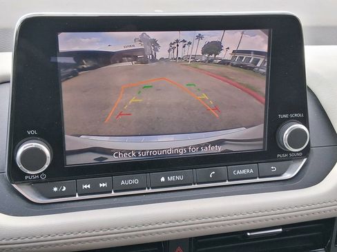 Used 2023 Nissan Rogue SV image 8