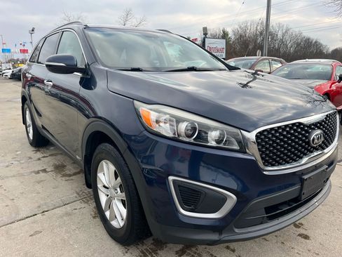 Used 2016 Kia Sorento LX image 2