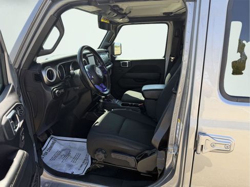 Used 2020 Jeep Gladiator Overland AWD/4WD image 12