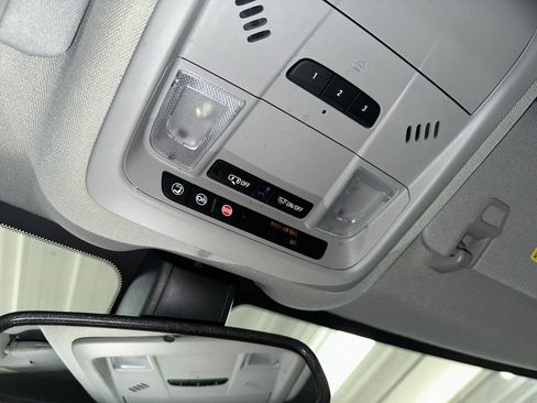 Used 2019 Chevrolet Equinox Premier image 18