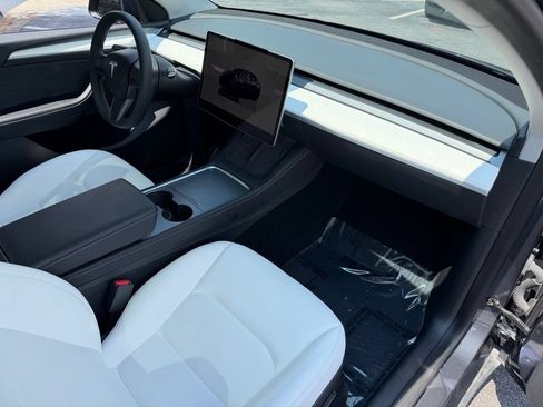 Used 2023 Tesla Model Y Long Range AWD/4WD image 32